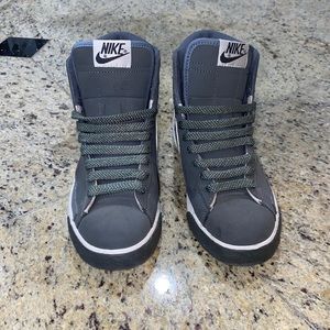 Nike Blazers • Size 7 • 2009